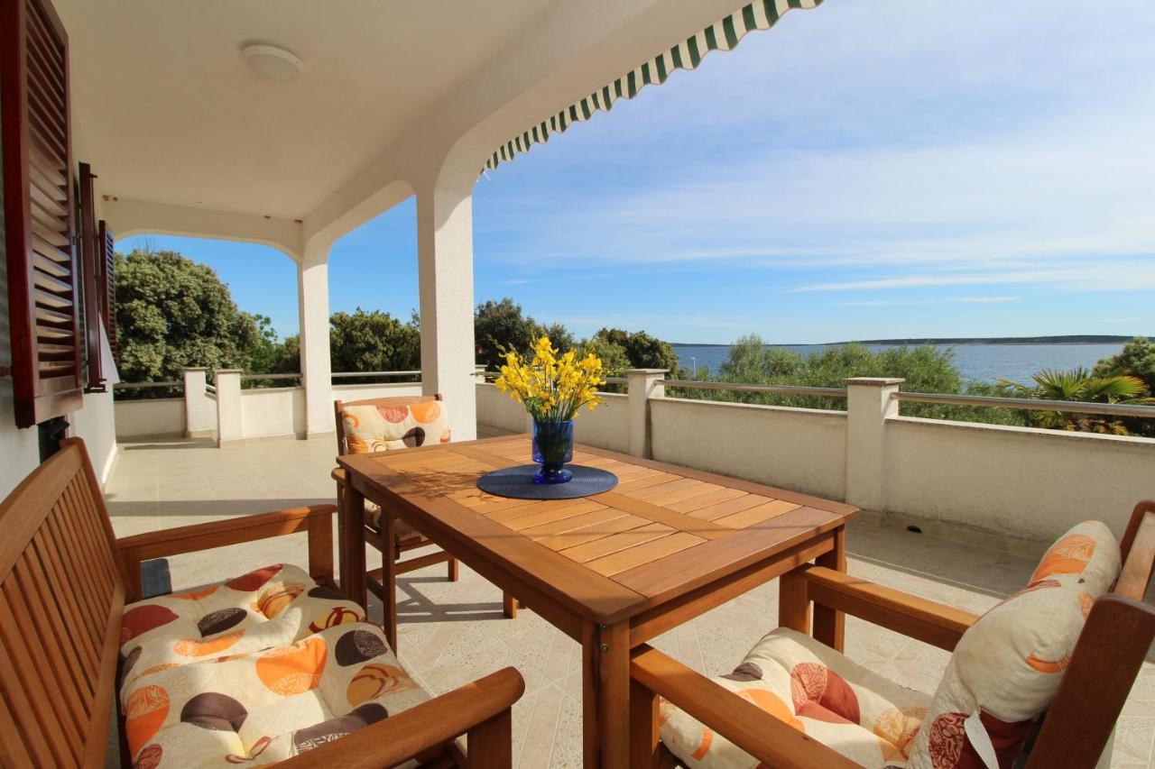 Apartments By The Sea Mandre, Pag - 6284 Колан Экстерьер фото