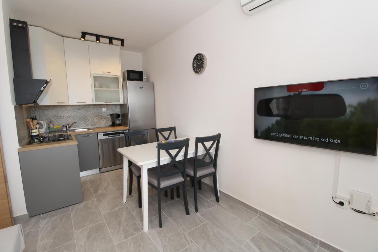 Apartments By The Sea Mandre, Pag - 6284 Колан Экстерьер фото